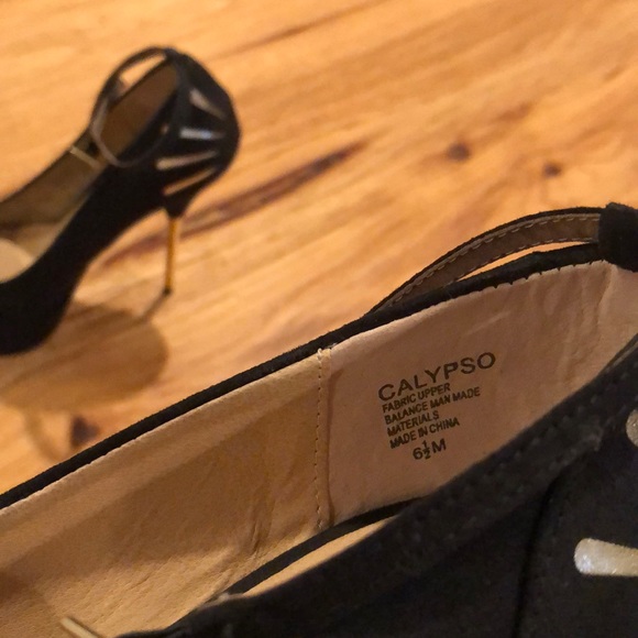 Black and Gold Stilettos - Picture 2 of 4